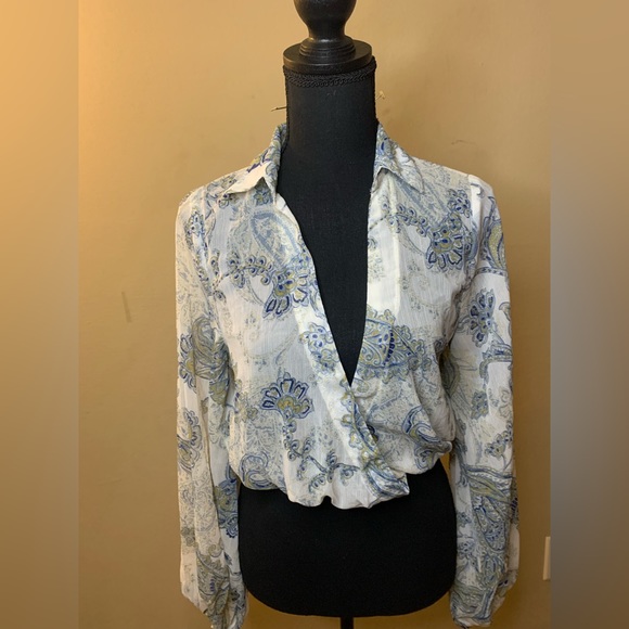 Sheer Floral Print Blouse with Open Back. Wrap Style. Size: M (10-12) - Picture 5 of 5